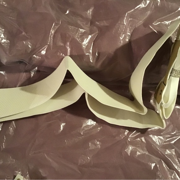 3/$16.00 Elastic Bow-Tie Belt - Picture 2 of 7